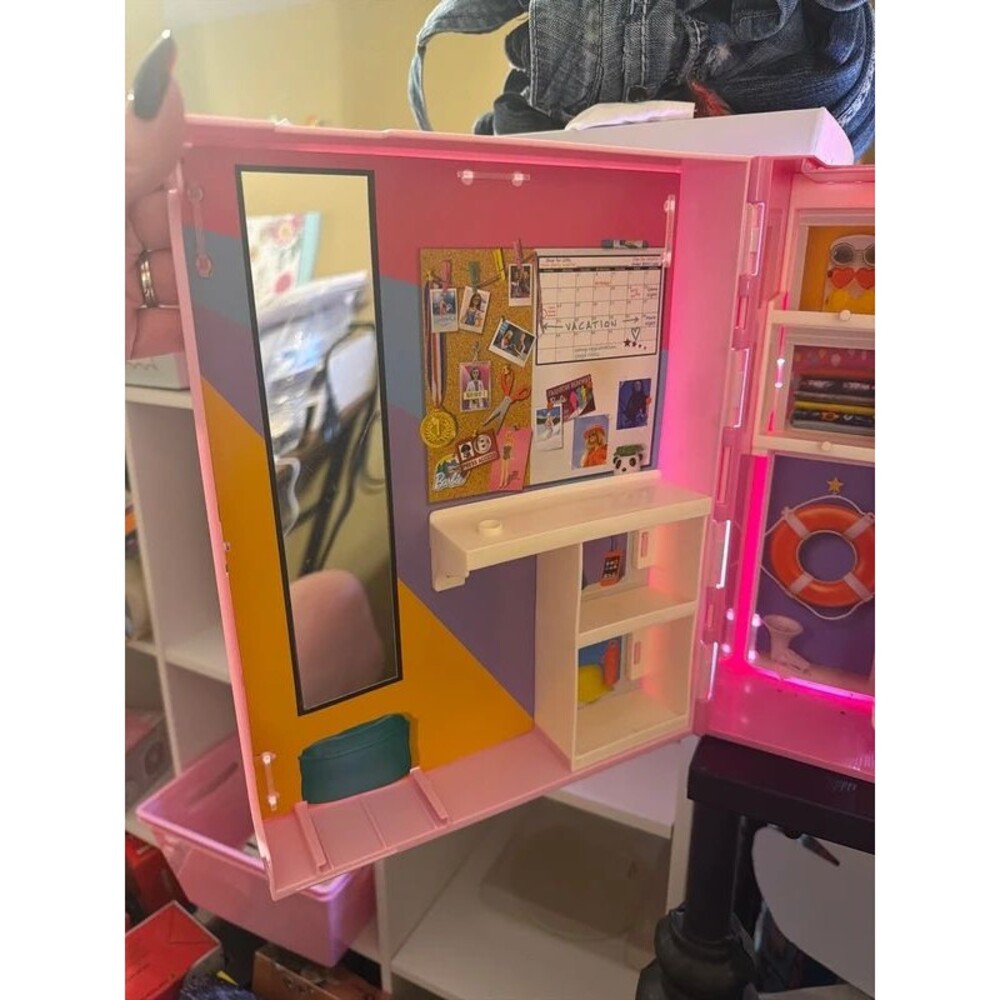 Barbie closet - Picture 2 of 5
